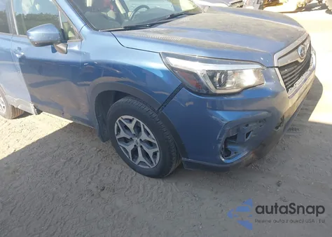 2019 Subaru Forester Premium z USA, uszkodzony, nr VIN JF2SKAEC9KH581404